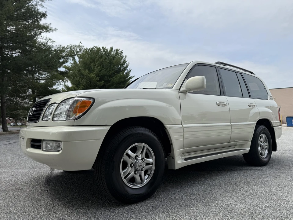2001 Lexus LX 2nd Gen - Image 5 of 31