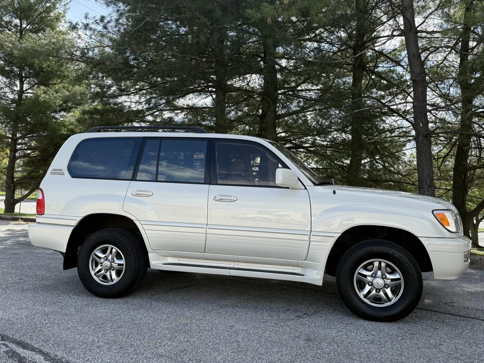 2001 Lexus LX 2nd Gen - Image 20 of 31