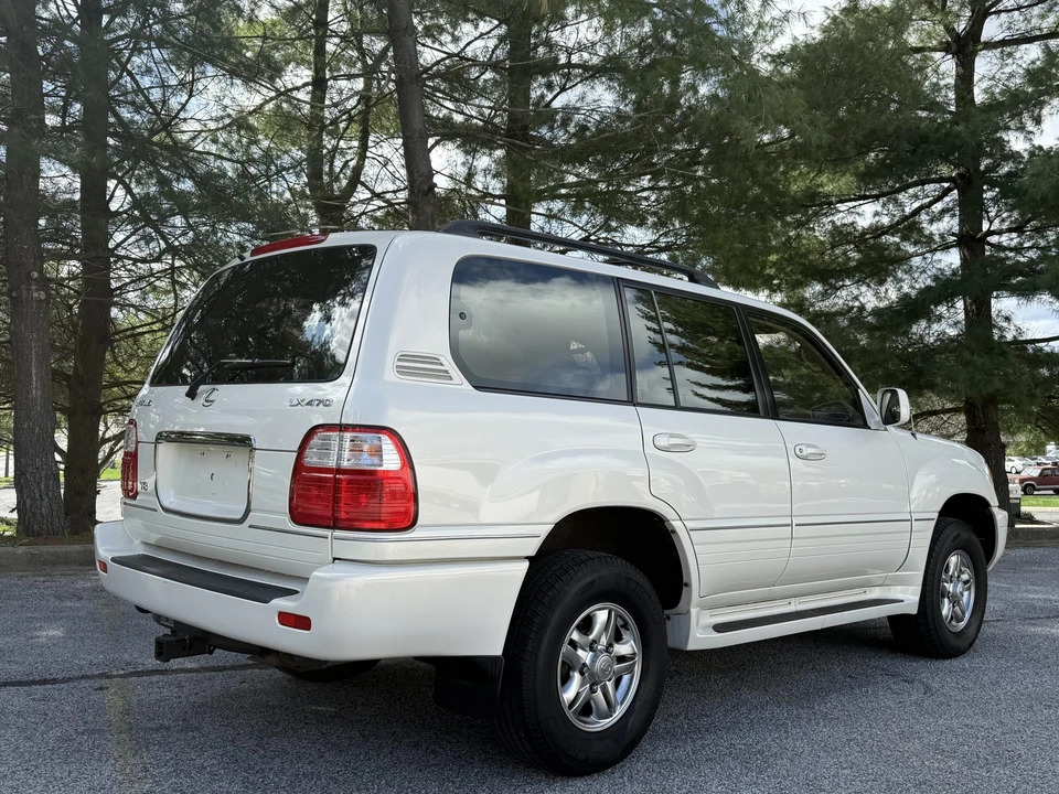 2001 Lexus LX 2nd Gen - Image 27 of 31