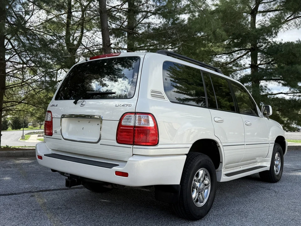 2001 Lexus LX 2nd Gen - Image 30 of 31