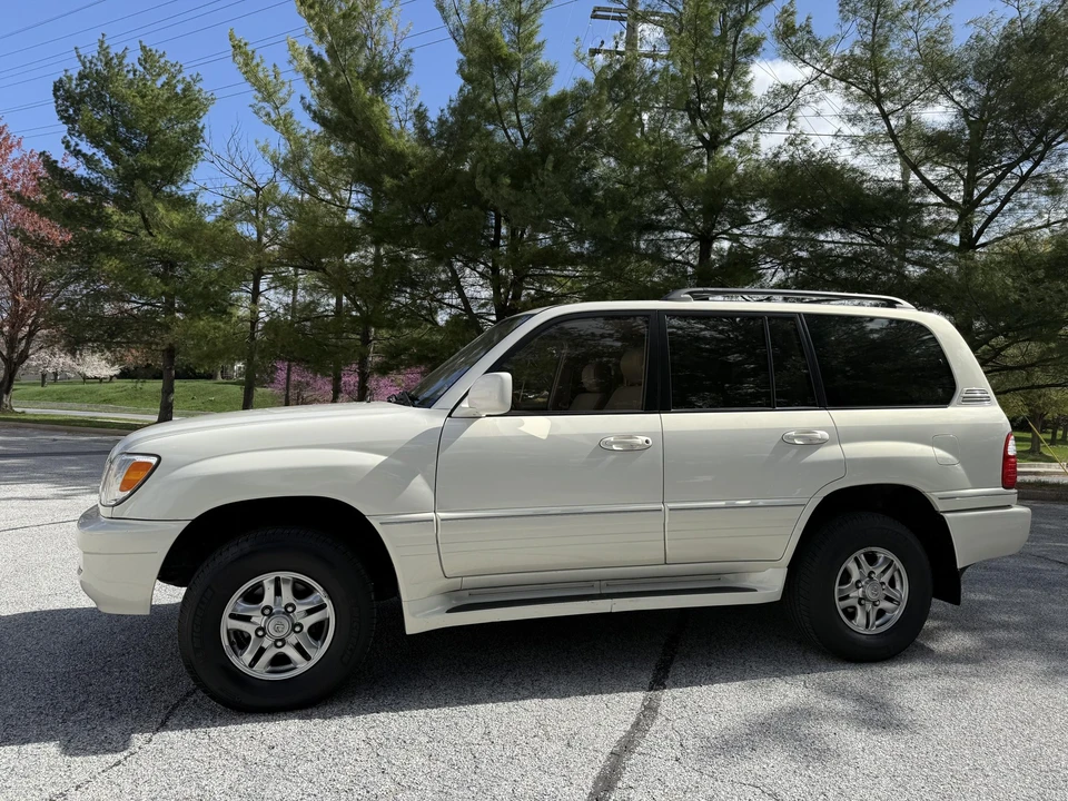 2001 Lexus LX 2nd Gen - Image 2 of 31