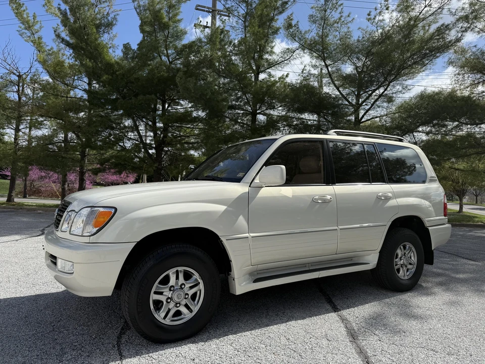 2001 Lexus LX 2nd Gen - Image 4 of 31