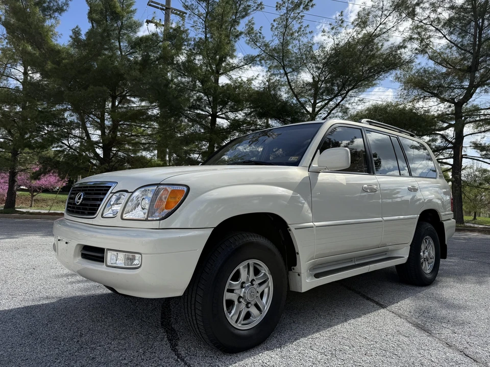 2001 Lexus LX 2nd Gen - Image 6 of 31