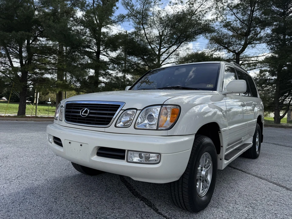 2001 Lexus LX 2nd Gen - Image 7 of 31