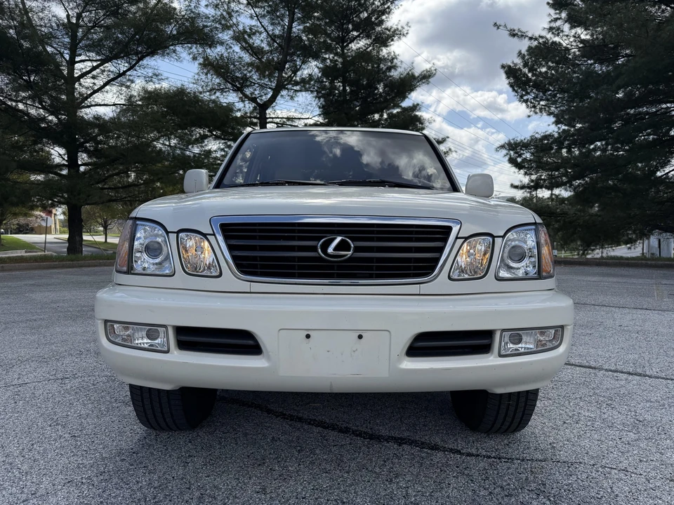 2001 Lexus LX 2nd Gen - Image 10 of 31