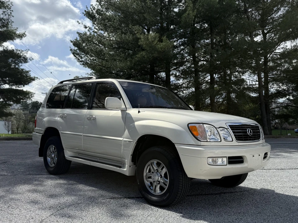 2001 Lexus LX 2nd Gen - Image 13 of 31