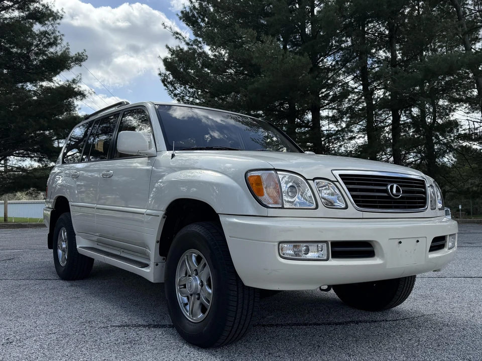 2001 Lexus LX 2nd Gen - Image 12 of 31
