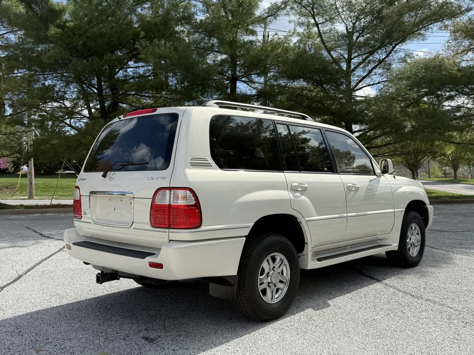 2001 Lexus LX 2nd Gen - Image 28 of 31