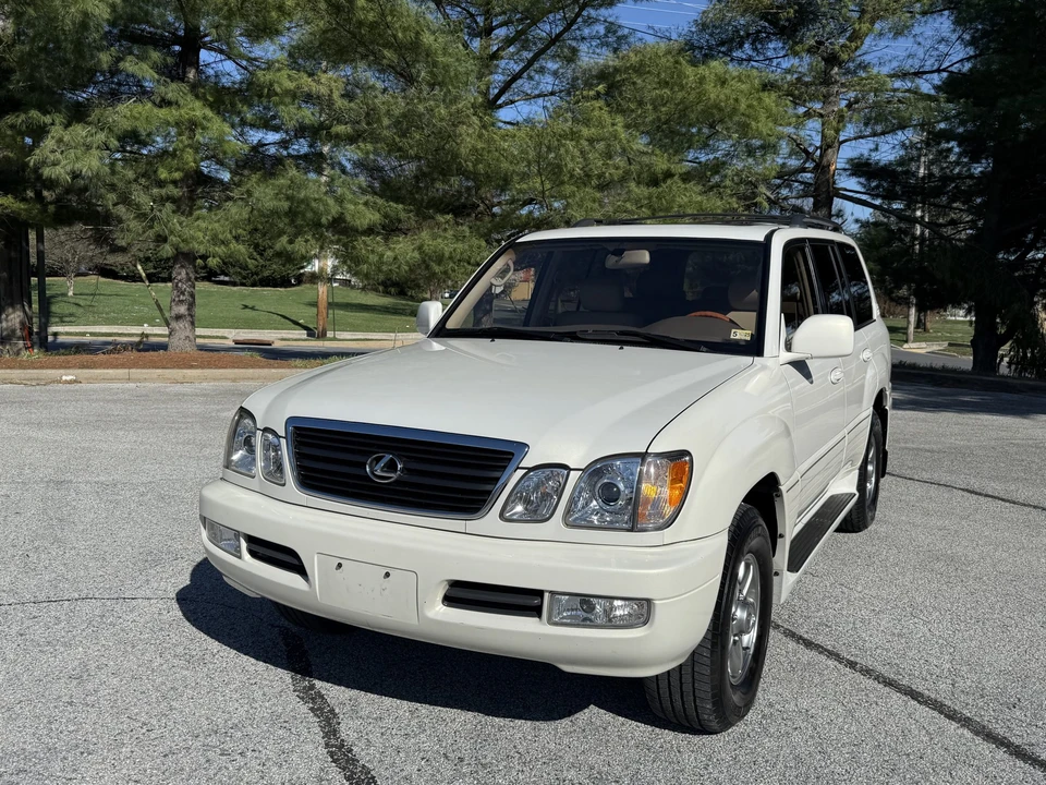 2001 Lexus LX 2nd Gen - Image 8 of 31
