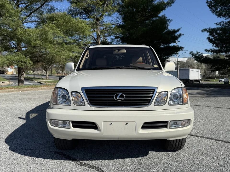 2001 Lexus LX 2nd Gen - Image 9 of 31