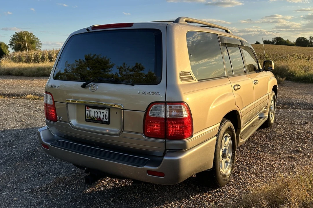 2001 Lexus LX 2nd Gen - Image 10 of 31