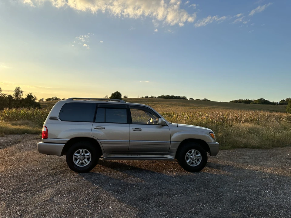 2001 Lexus LX 2nd Gen - Image 7 of 31
