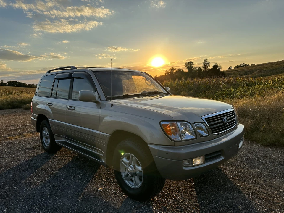 2001 Lexus LX 2nd Gen - Image 6 of 31