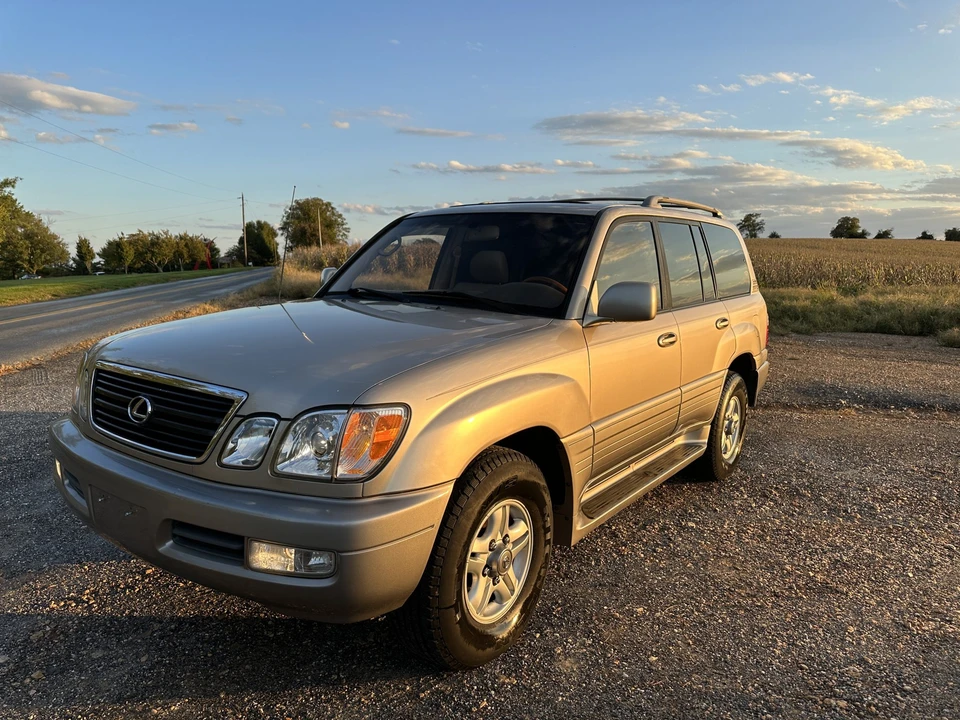 2001 Lexus LX 2nd Gen - Image 2 of 31