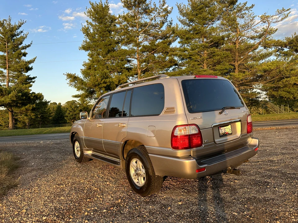 2001 Lexus LX 2nd Gen - Image 14 of 31
