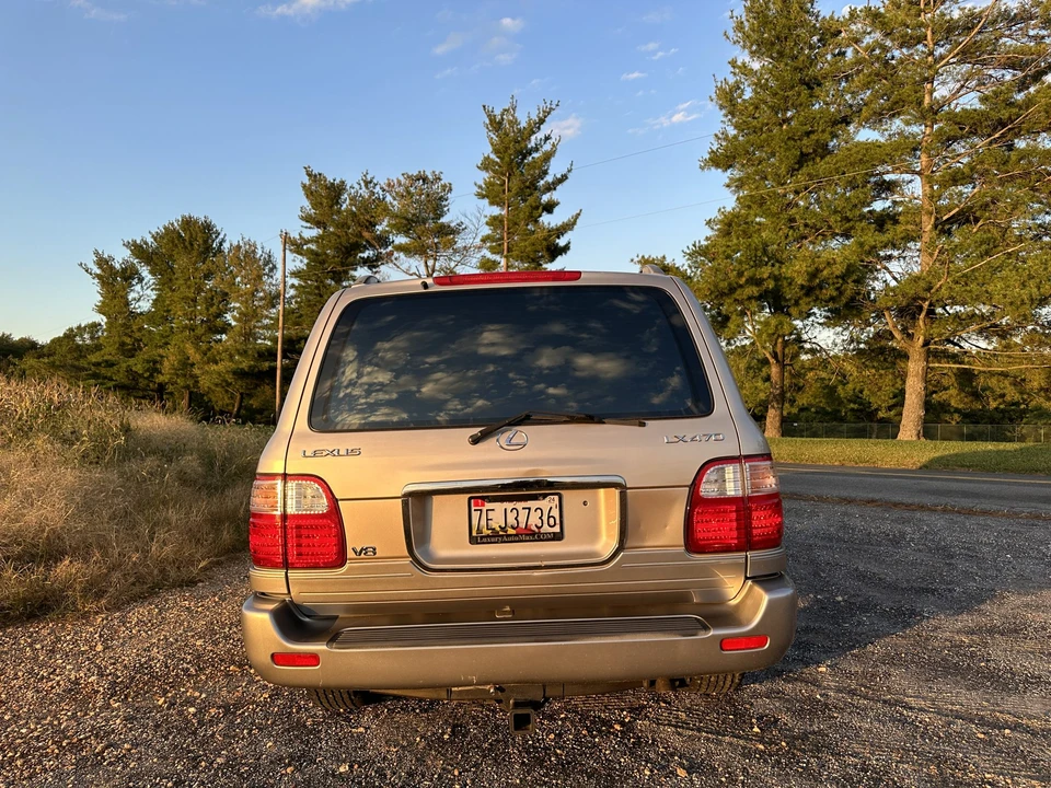 2001 Lexus LX 2nd Gen - Image 12 of 31