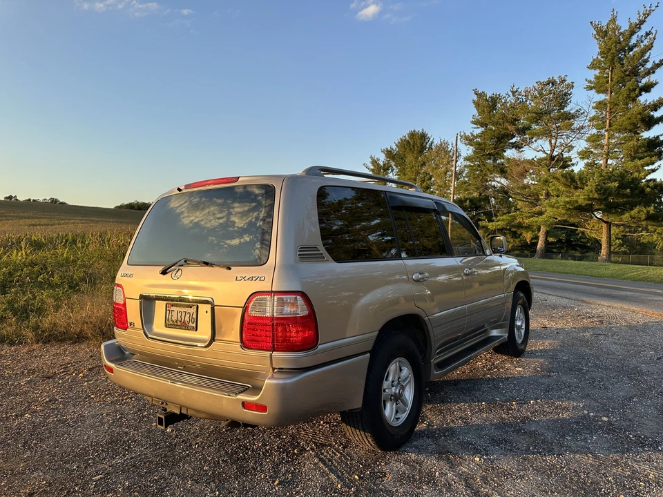 2001 Lexus LX 2nd Gen - Image 11 of 31