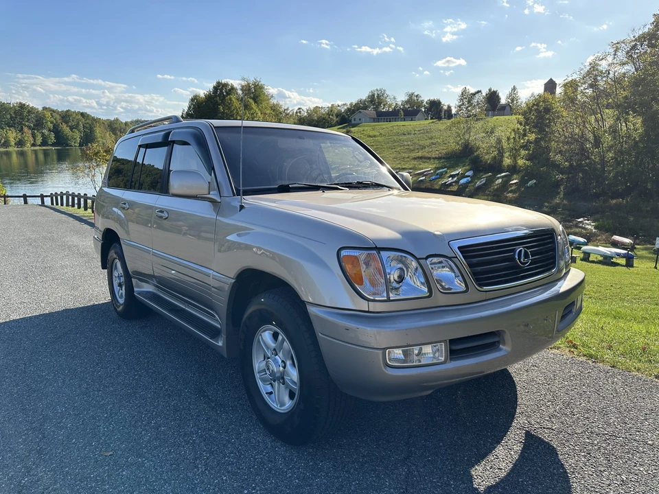 2001 Lexus LX 2nd Gen - Image 23 of 31