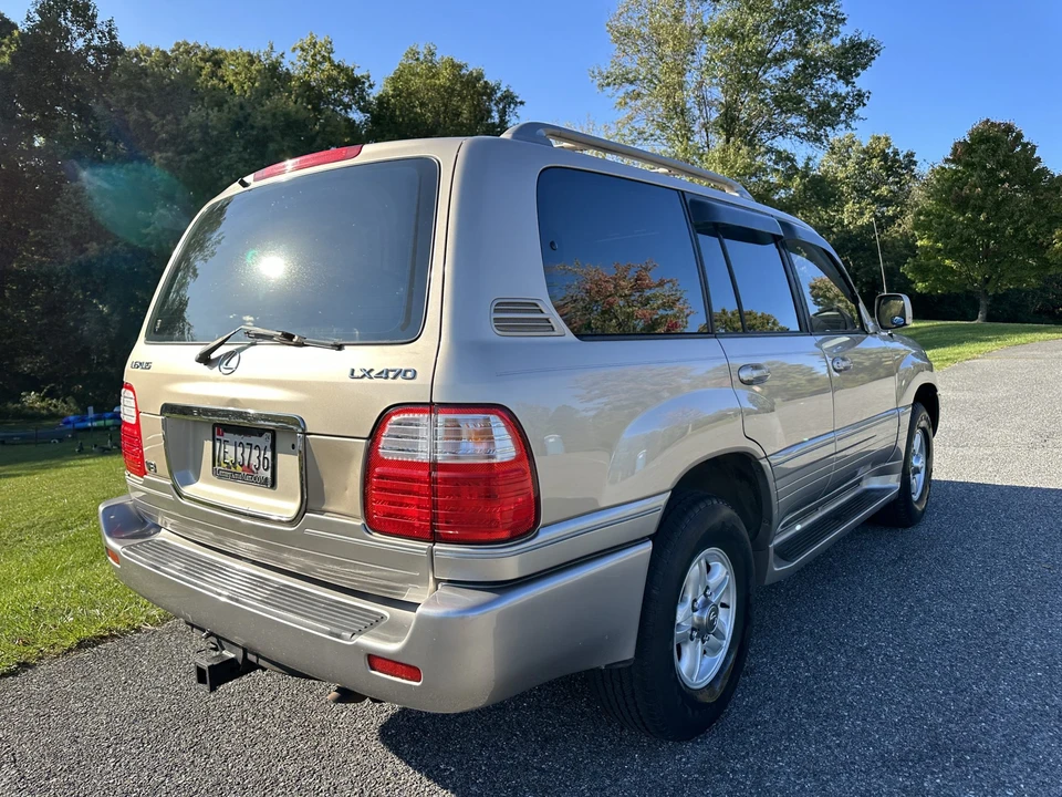 2001 Lexus LX 2nd Gen - Image 26 of 31