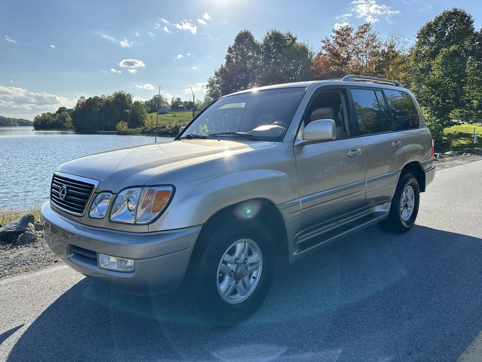 2001 Lexus LX 2nd Gen - Image 20 of 31