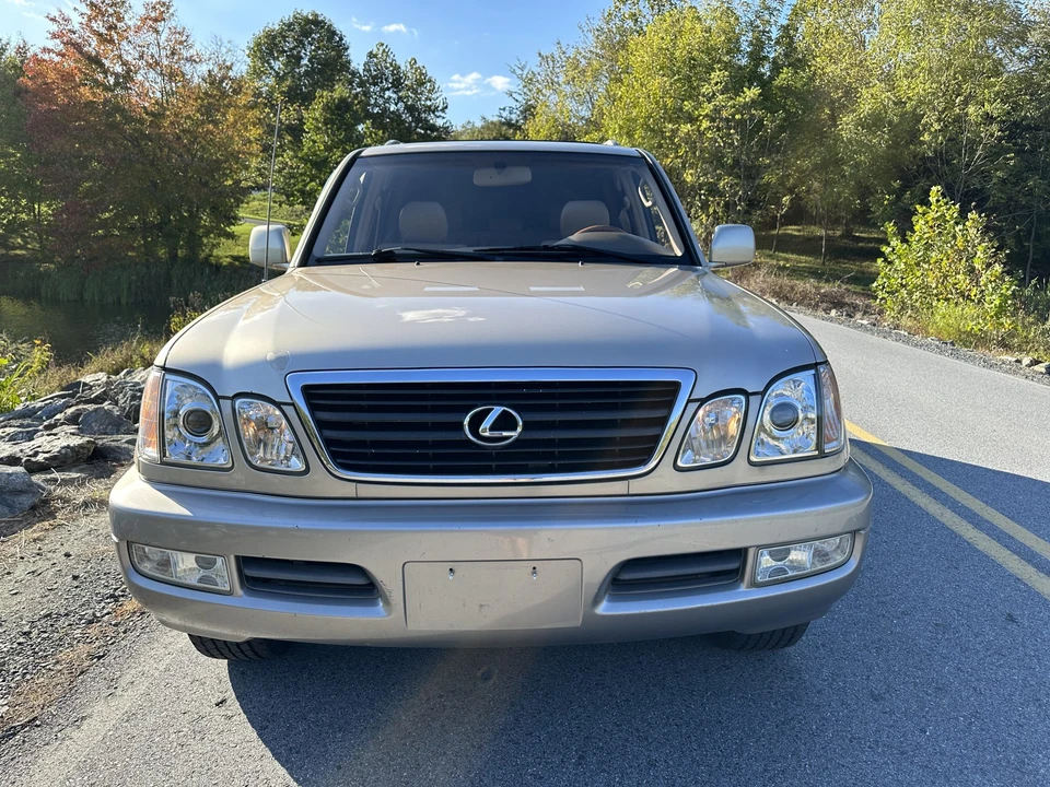 2001 Lexus LX 2nd Gen - Image 21 of 31