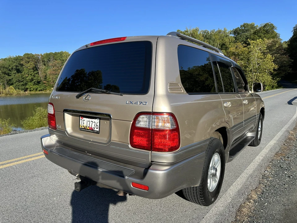 2001 Lexus LX 2nd Gen - Image 25 of 31