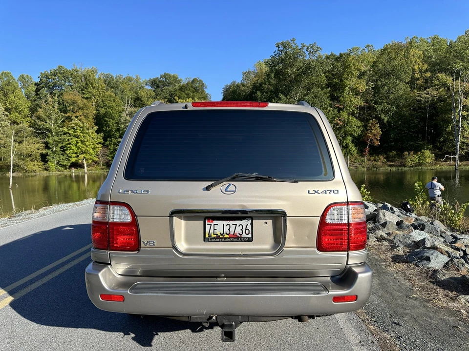 2001 Lexus LX 2nd Gen - Image 27 of 31