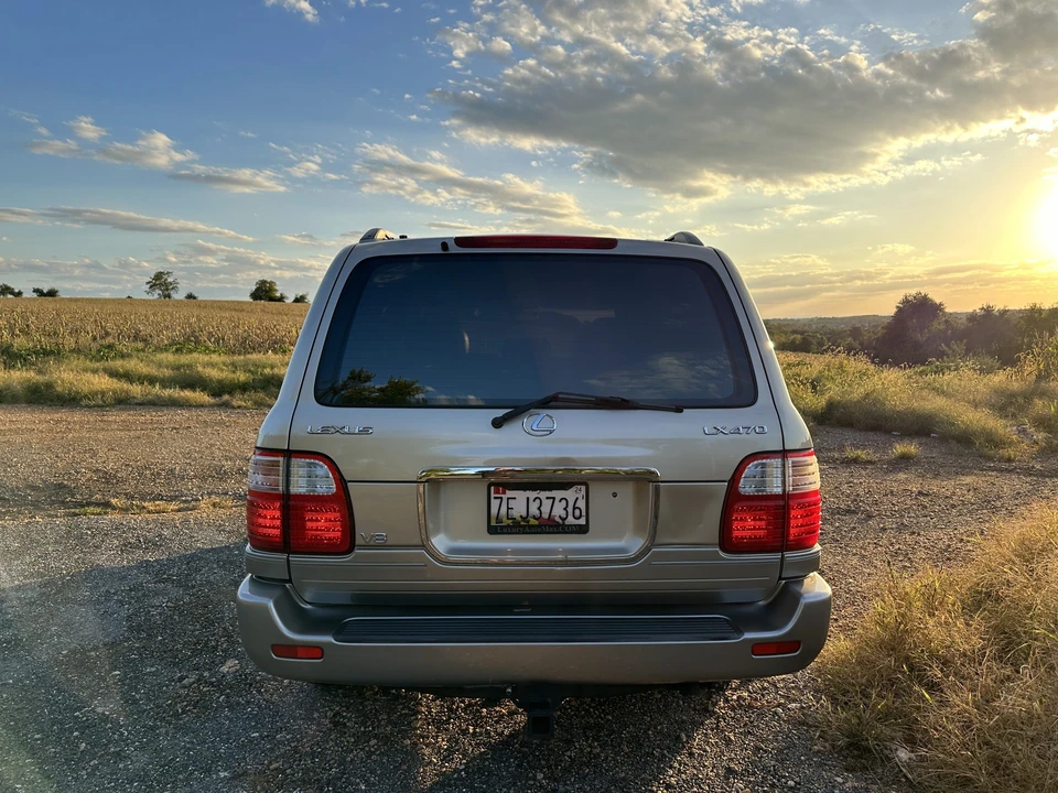 2001 Lexus LX 2nd Gen - Image 13 of 31
