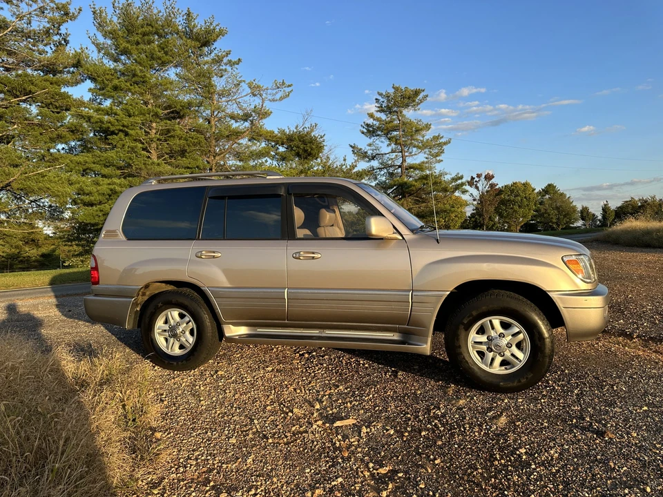 2001 Lexus LX 2nd Gen - Image 9 of 31