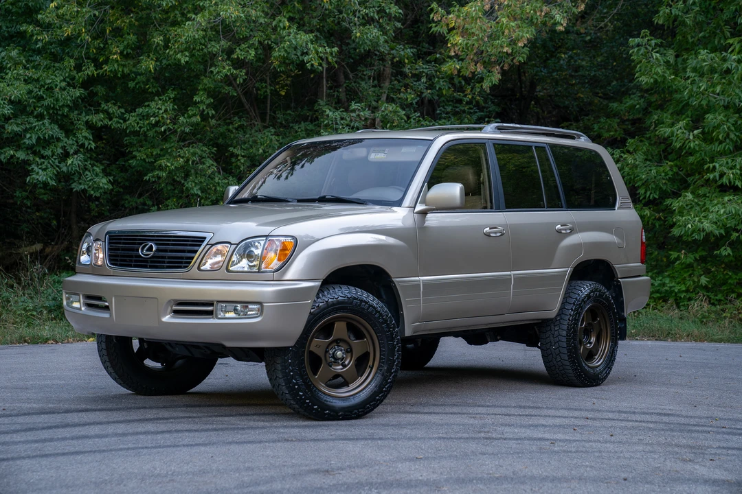2001 Lexus LX 2nd Gen - Image 3 of 31