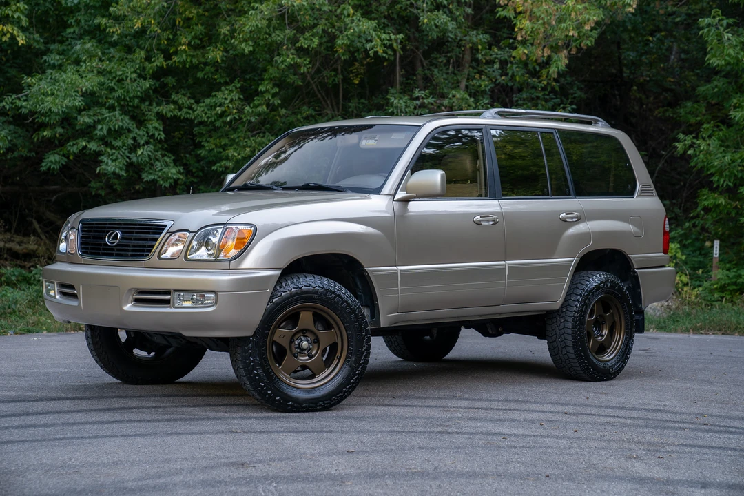 2001 Lexus LX 2nd Gen - Image 5 of 31