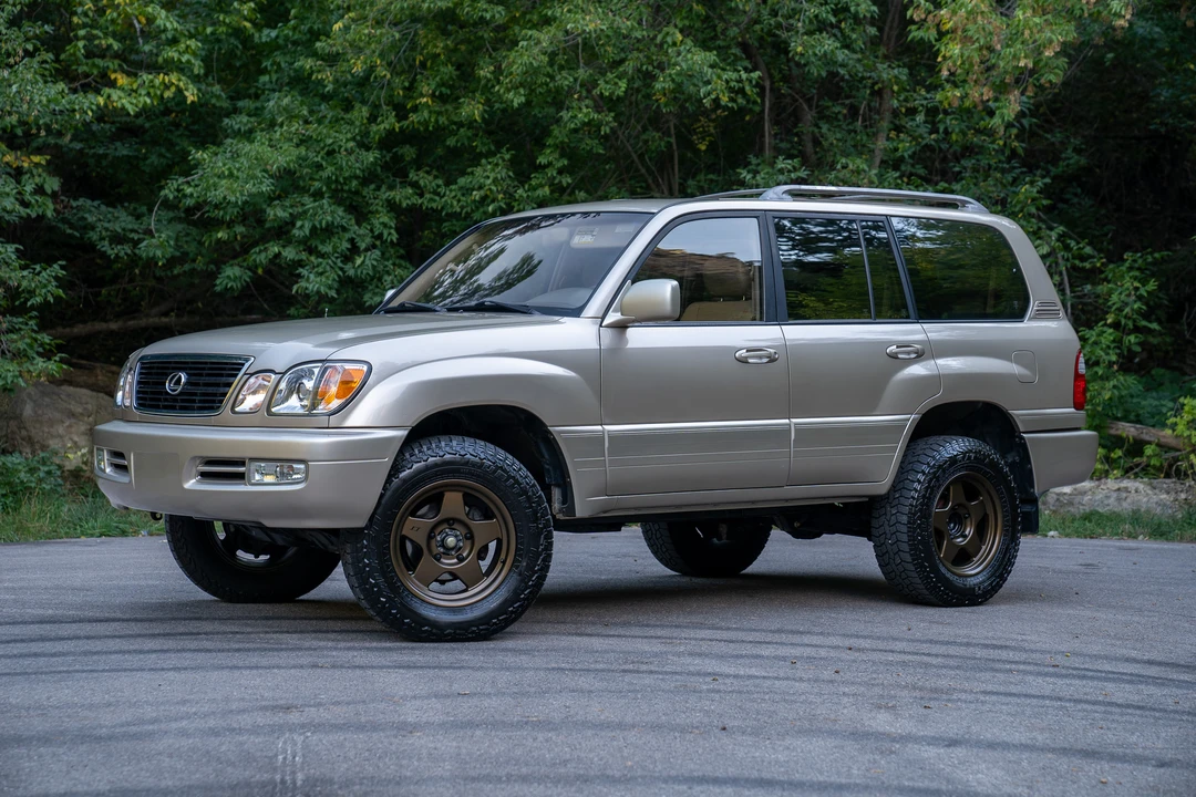 2001 Lexus LX 2nd Gen - Image 6 of 31