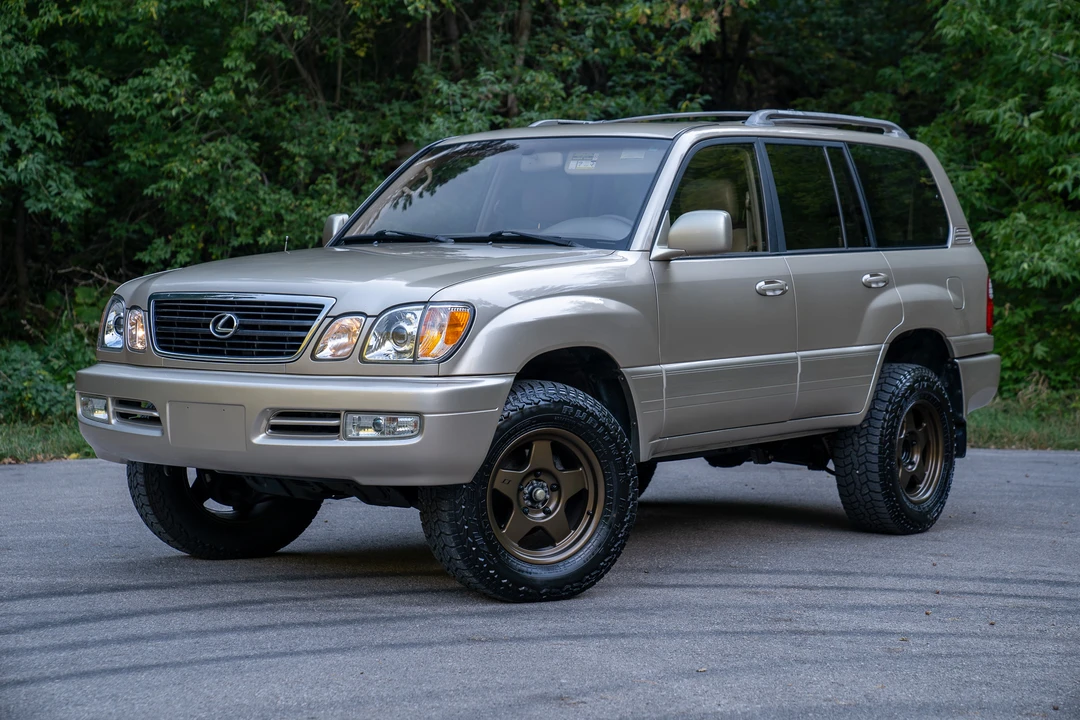 2001 Lexus LX 2nd Gen - Image 4 of 31