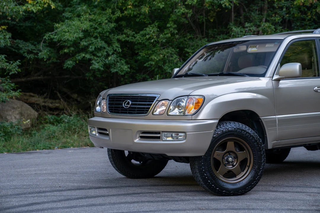 2001 Lexus LX 2nd Gen - Image 25 of 31