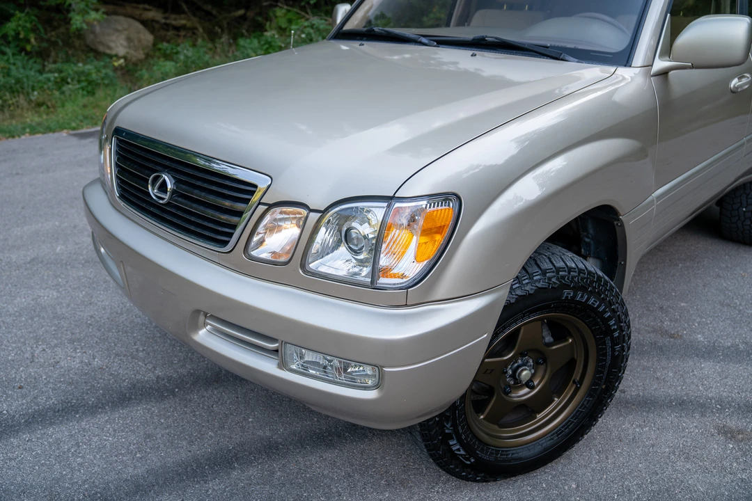 2001 Lexus LX 2nd Gen - Image 26 of 31