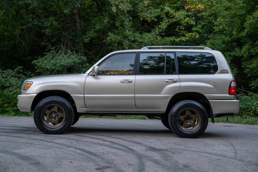 2001 Lexus LX 2nd Gen - Image 7 of 31
