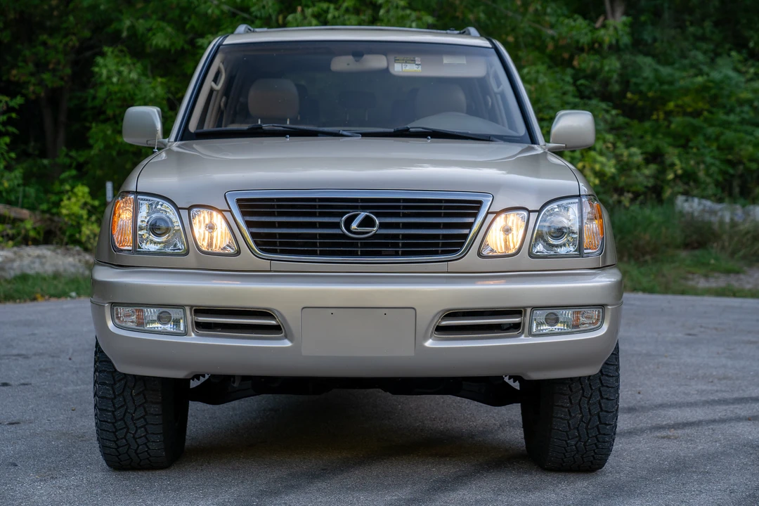 2001 Lexus LX 2nd Gen - Image 24 of 31