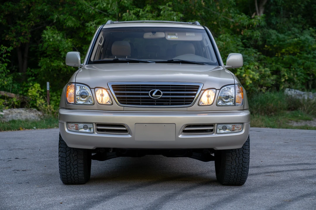 2001 Lexus LX 2nd Gen - Image 22 of 31