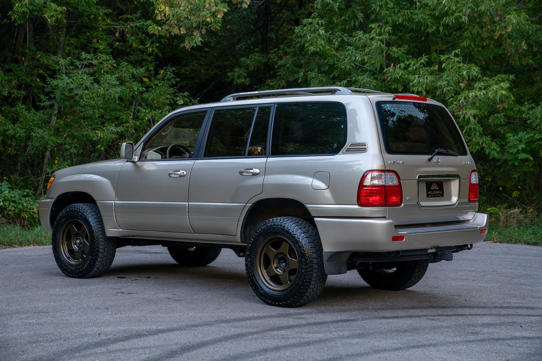 2001 Lexus LX 2nd Gen - Image 8 of 31