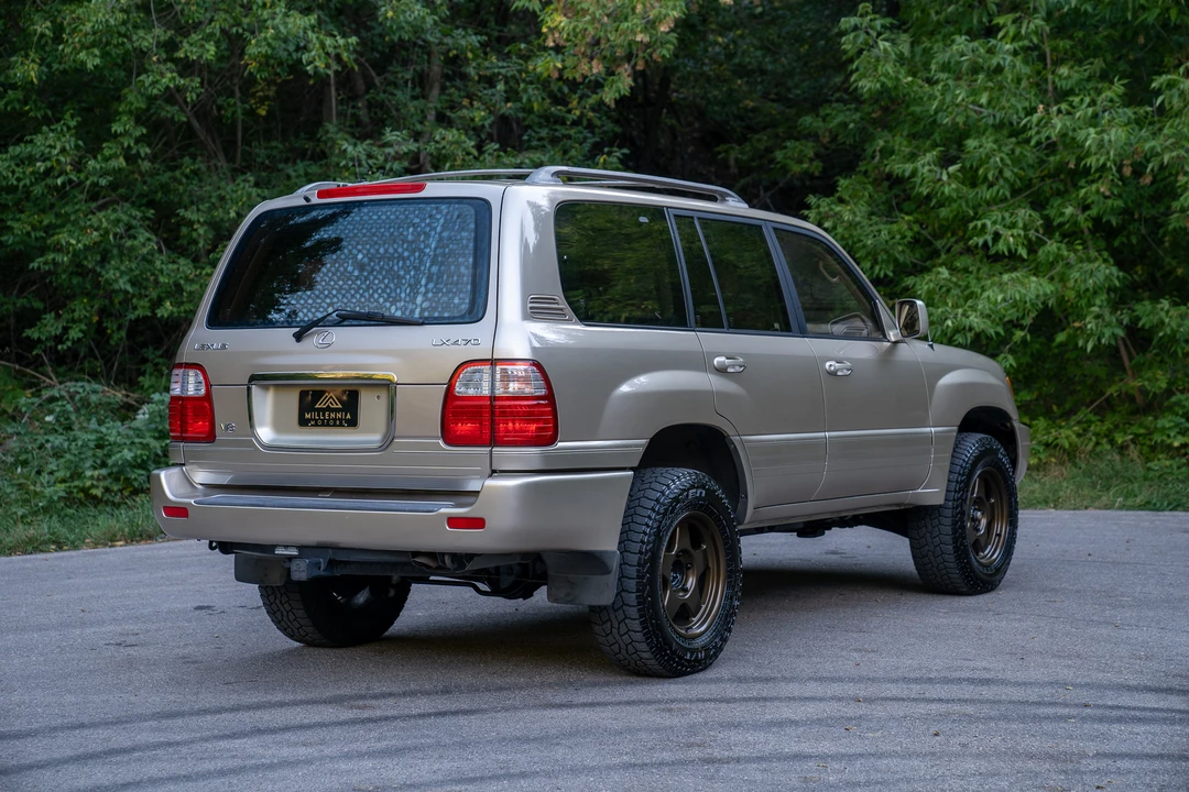 2001 Lexus LX 2nd Gen - Image 12 of 31
