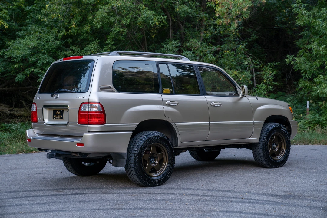 2001 Lexus LX 2nd Gen - Image 14 of 31