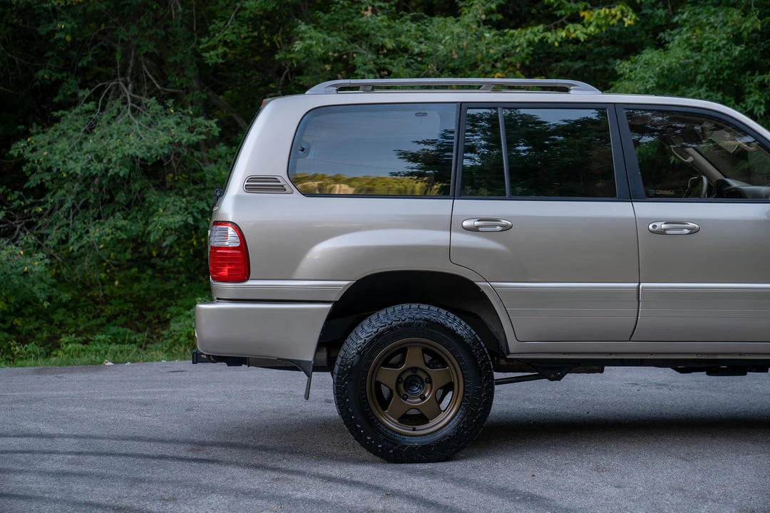 2001 Lexus LX 2nd Gen - Image 30 of 31