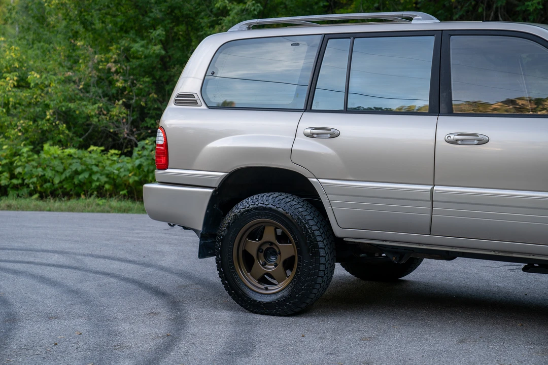 2001 Lexus LX 2nd Gen - Image 31 of 31