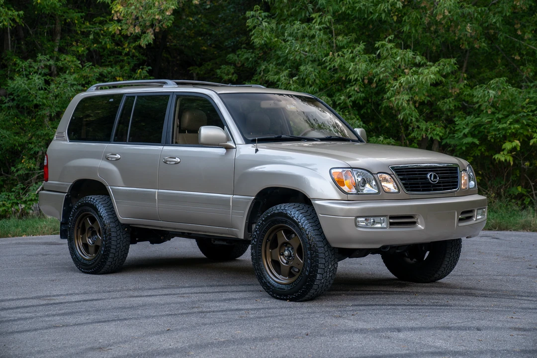 2001 Lexus LX 2nd Gen - Image 20 of 31