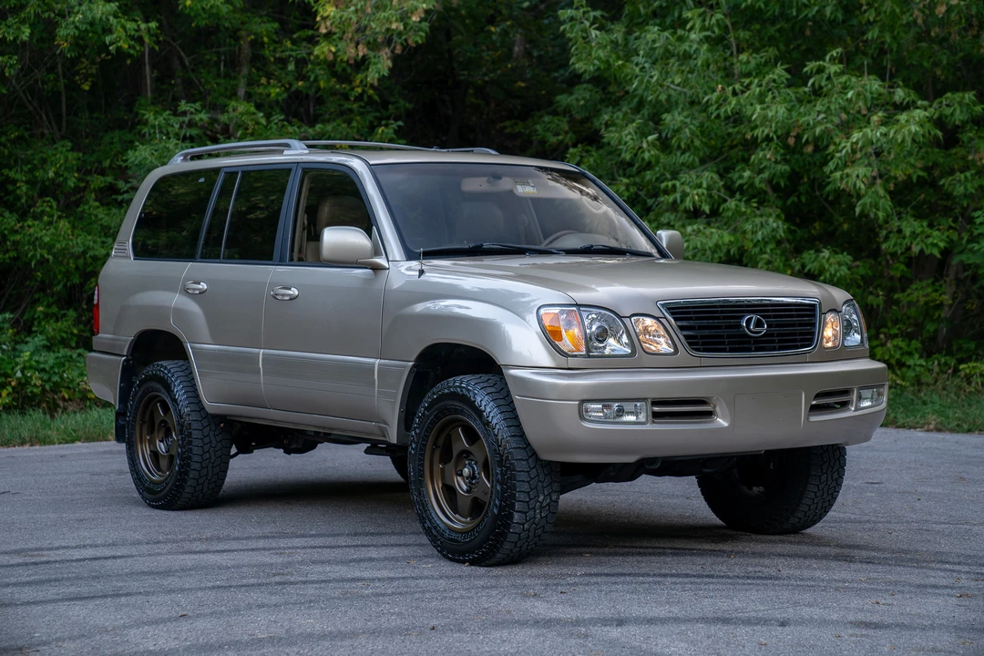 2001 Lexus LX 2nd Gen - Image 21 of 31