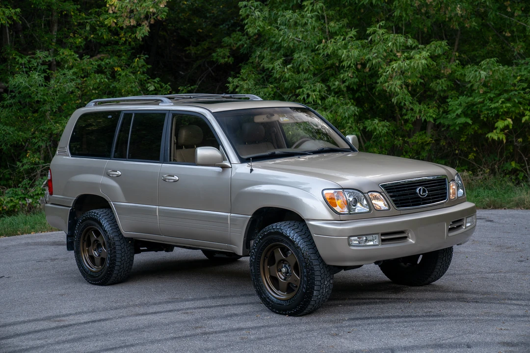 2001 Lexus LX 2nd Gen - Image 19 of 31