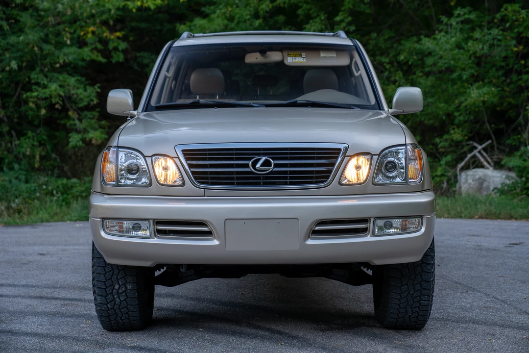 2001 Lexus LX 2nd Gen - Image 23 of 31