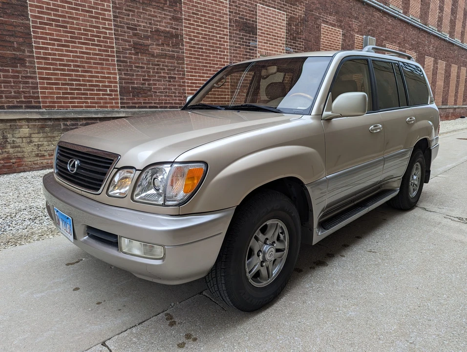 2001 Lexus LX 2nd Gen - Image 3 of 31