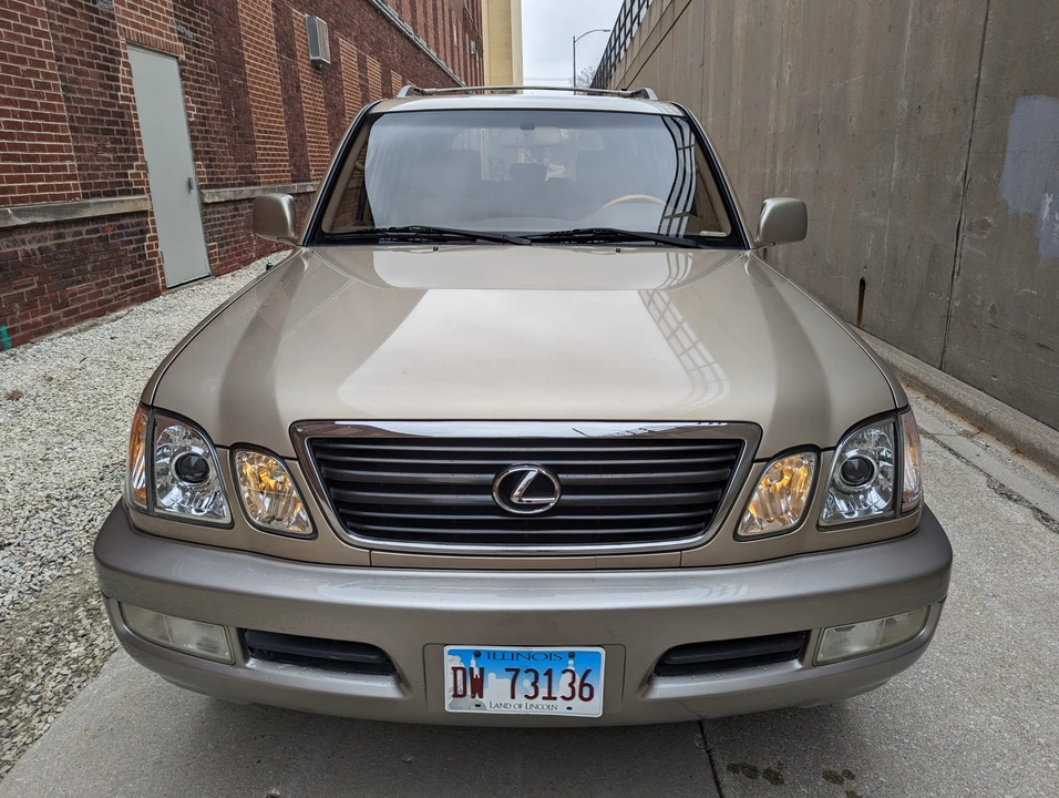 2001 Lexus LX 2nd Gen - Image 19 of 31