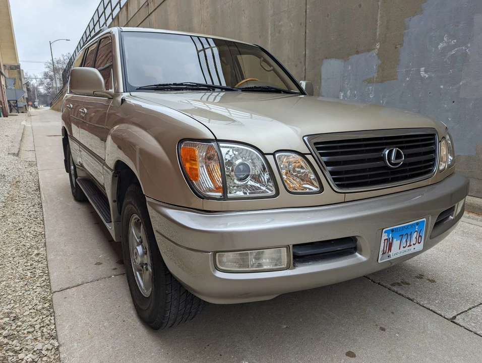 2001 Lexus LX 2nd Gen - Image 14 of 31